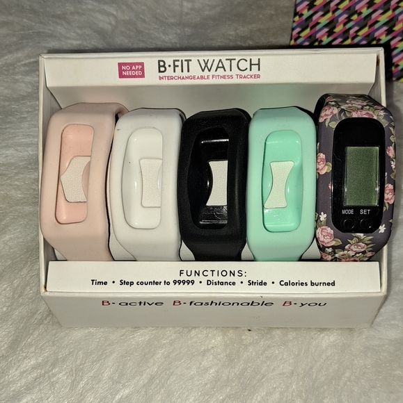 B-Fit Activity Fitness Tracker.New in Box includes Tracker and Interchange bands - Picture 6 of 7
